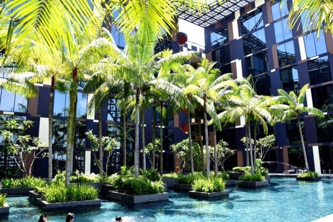 crown-plaza-singapore-pool| Singapore Travel guide